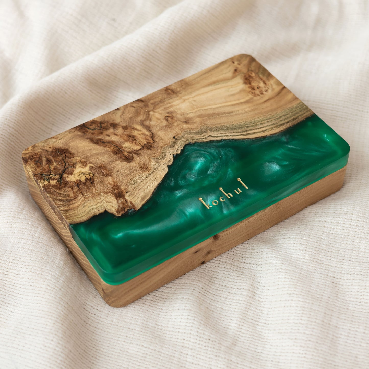 Ornament. Smaragd — Holz- und Epoxidharz-Schmuckkästchen (Maxi-Größe)
