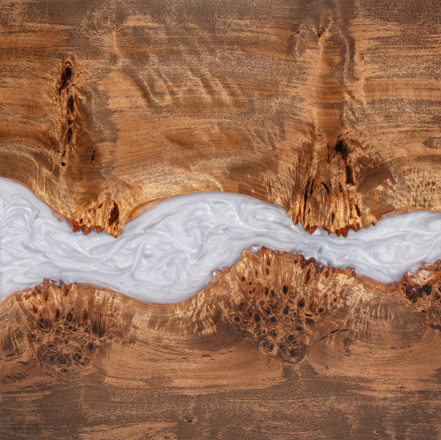 Sacramento — Holz- und Epoxidharz-Schrank