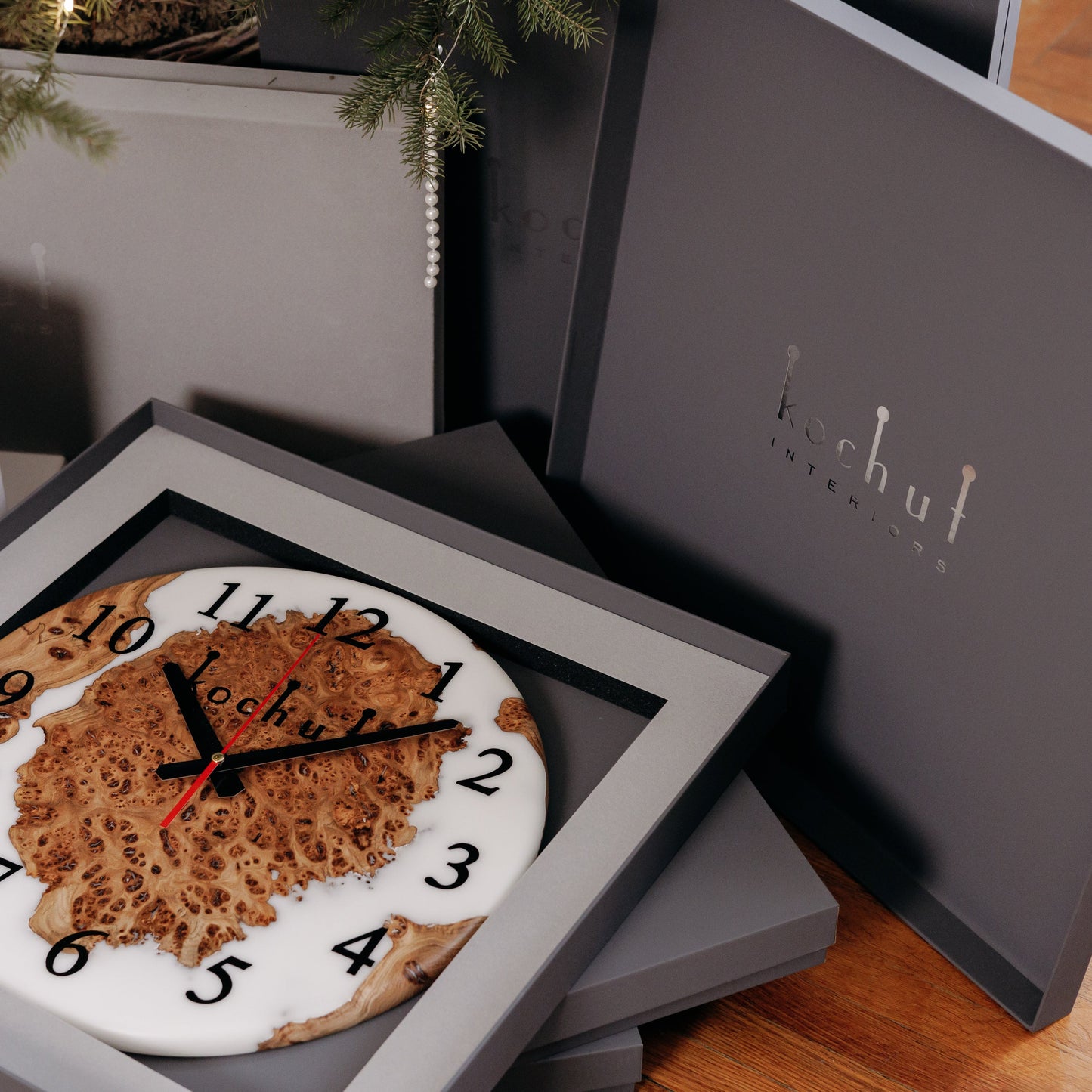 Continuum — Wanduhr aus Holz und Epoxidharz