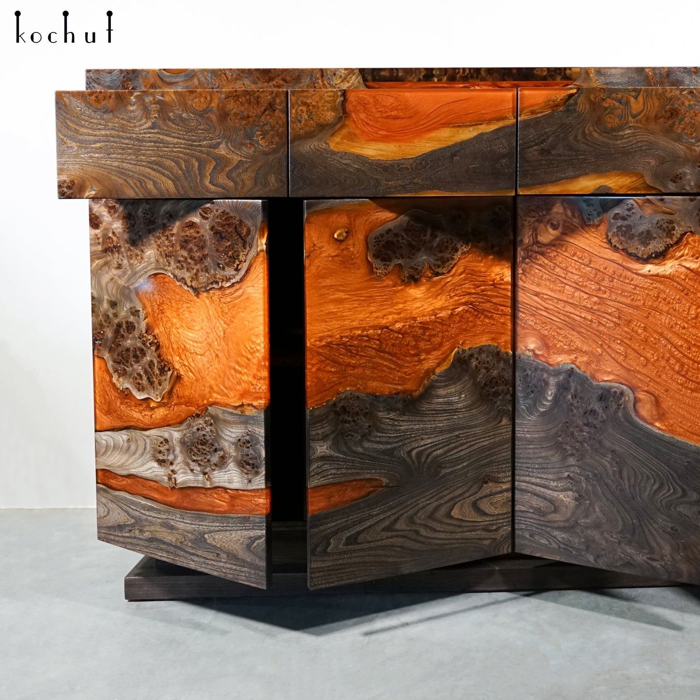 Tourmalin — Holz- und Epoxidharz-Schränke