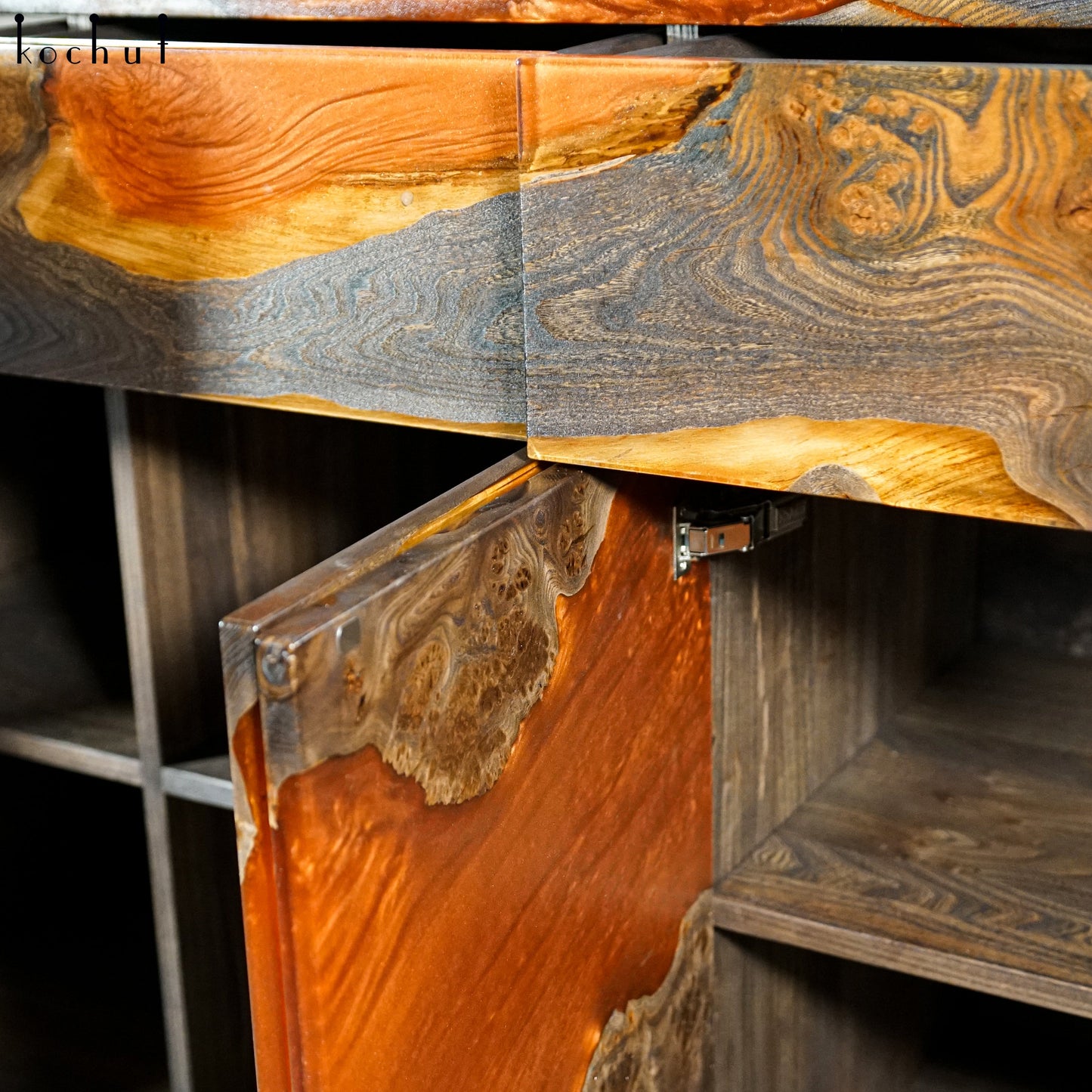 Tourmalin — Holz- und Epoxidharz-Schränke