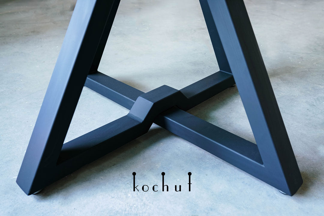 Malachit-Konstellation — Esstisch aus Holz und Epoxidharz