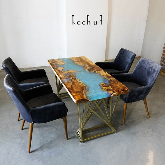 Polar River — Esstisch aus Holz und Epoxidharz