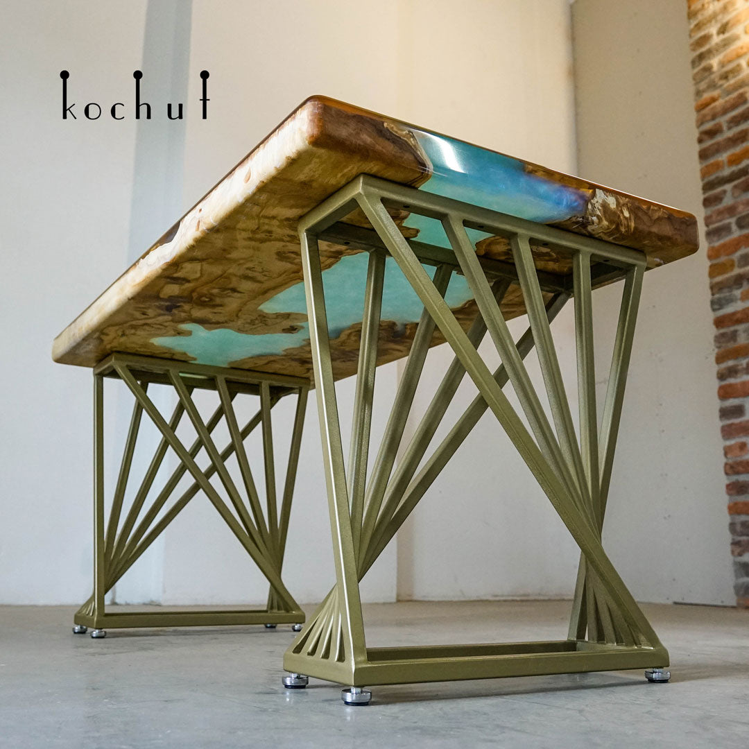 Polar River — Esstisch aus Holz und Epoxidharz