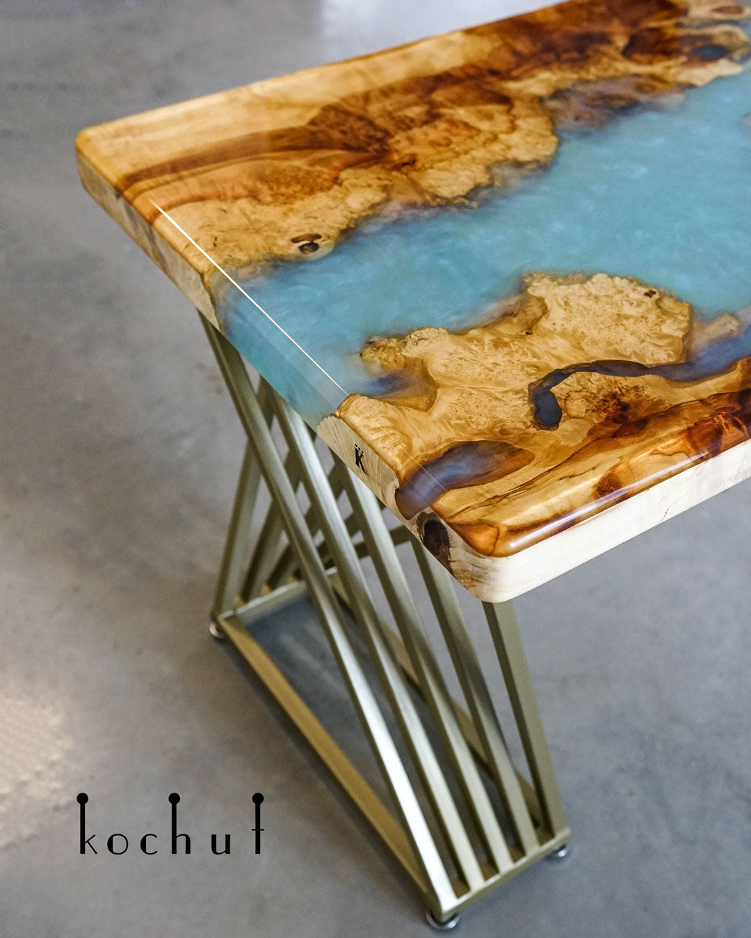 Polar River — Esstisch aus Holz und Epoxidharz