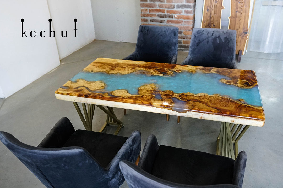 Polar River — Esstisch aus Holz und Epoxidharz
