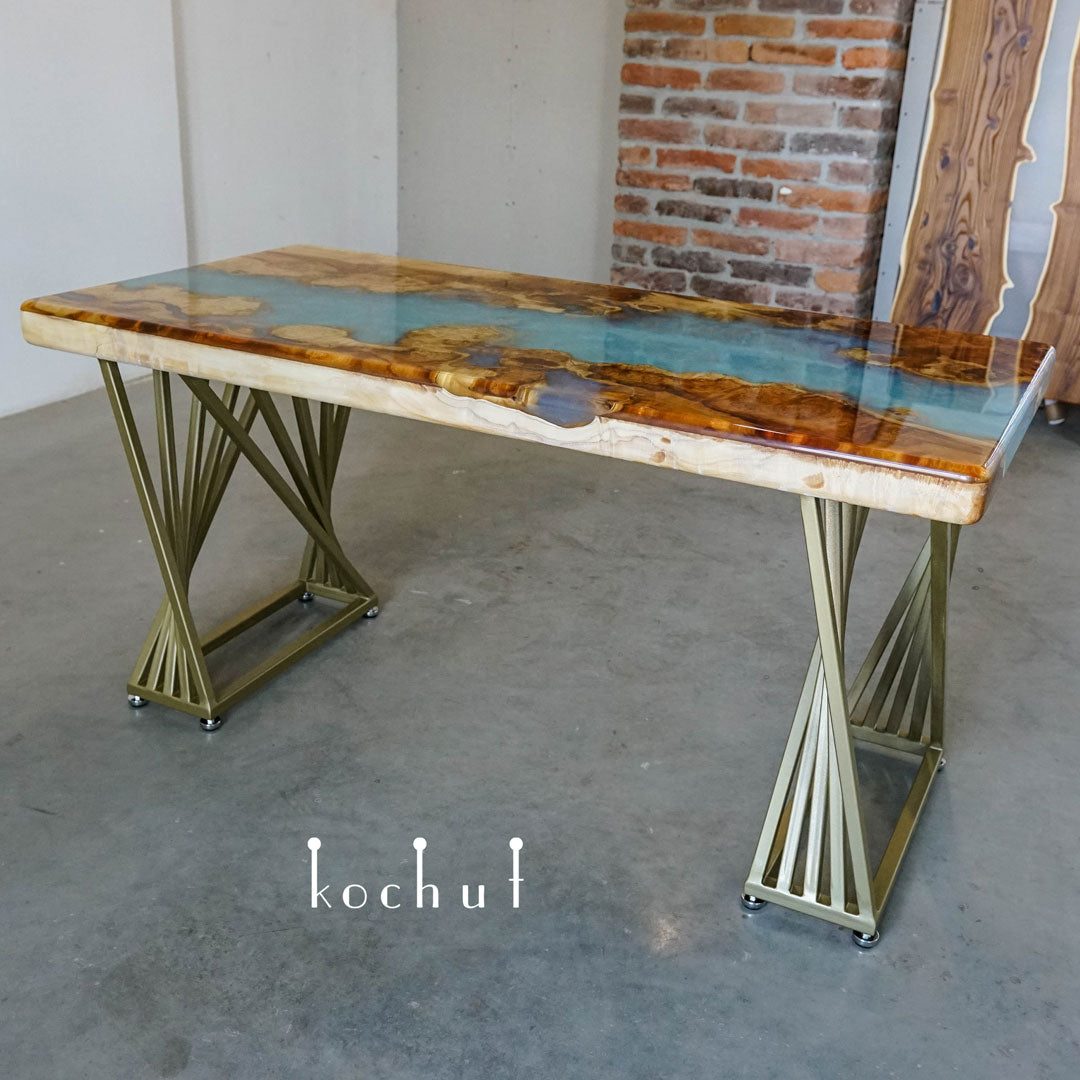 Polar River — Esstisch aus Holz und Epoxidharz