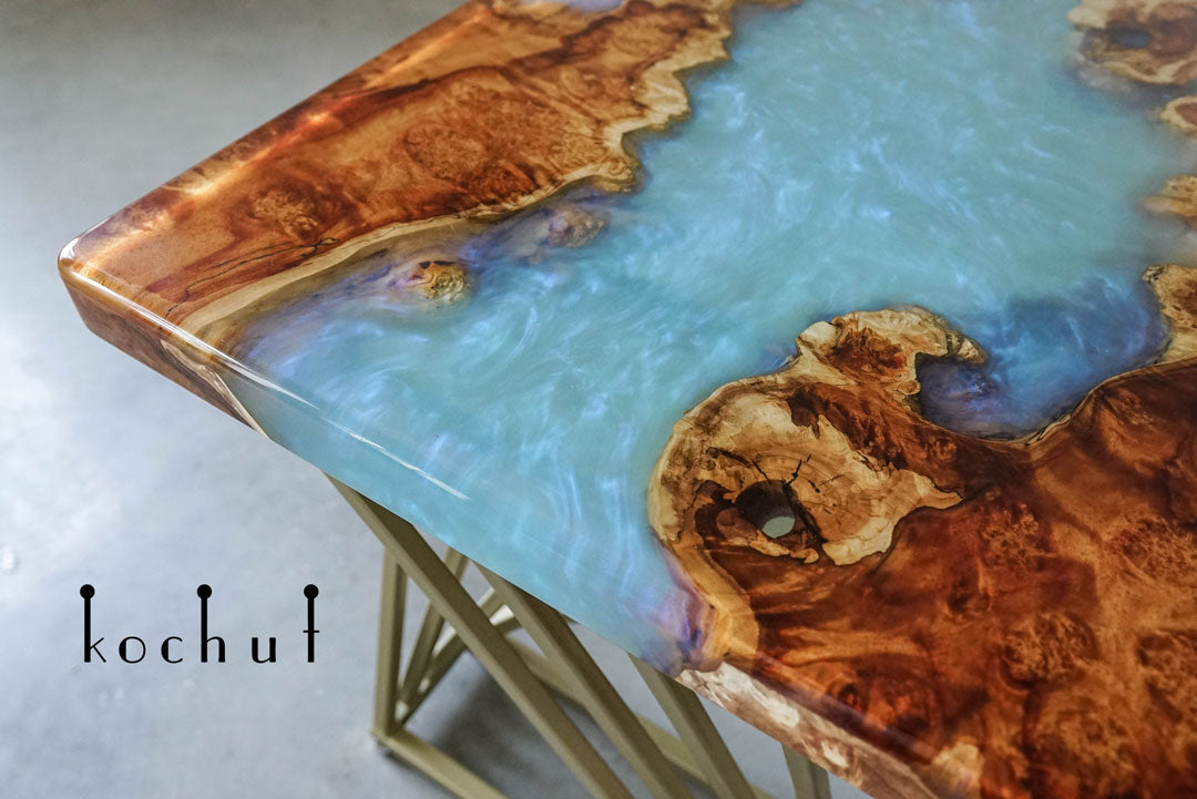 Polar River — Esstisch aus Holz und Epoxidharz