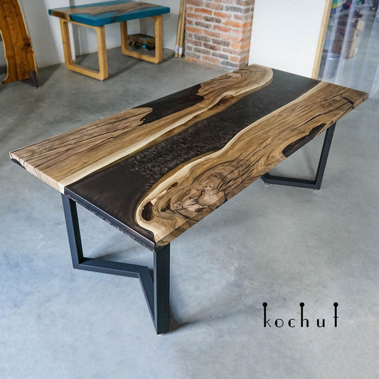 Armagnac — Esstisch aus Holz und Epoxidharz