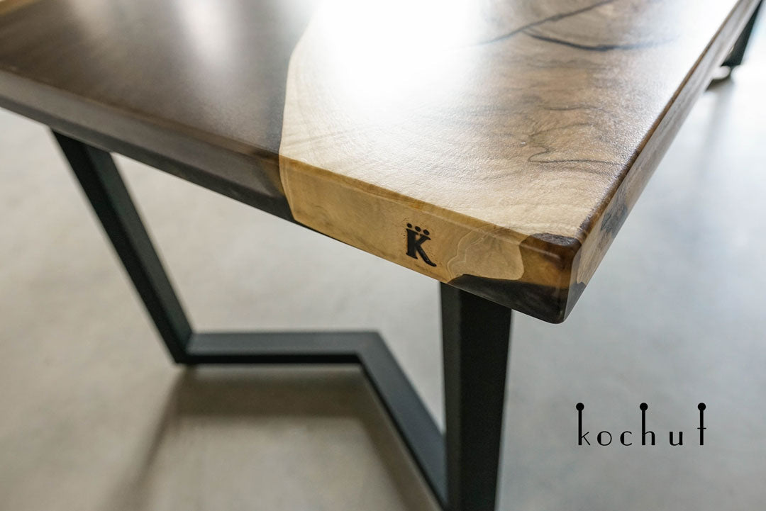 Armagnac — Esstisch aus Holz und Epoxidharz