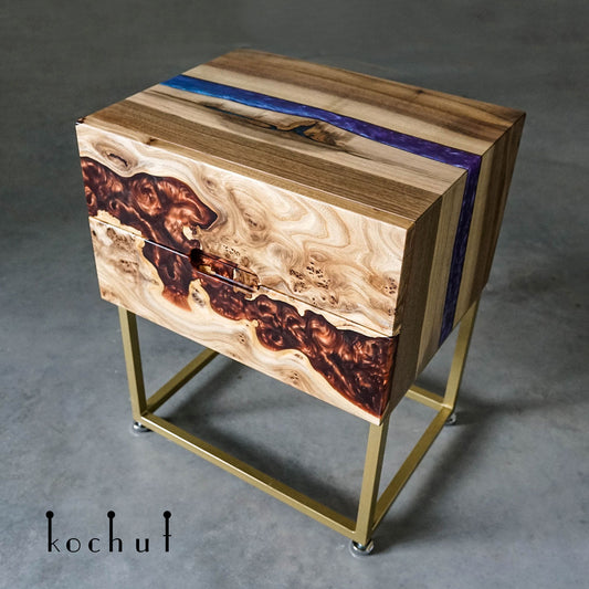 Nevada — Nachttisch aus Holz und Epoxidharz