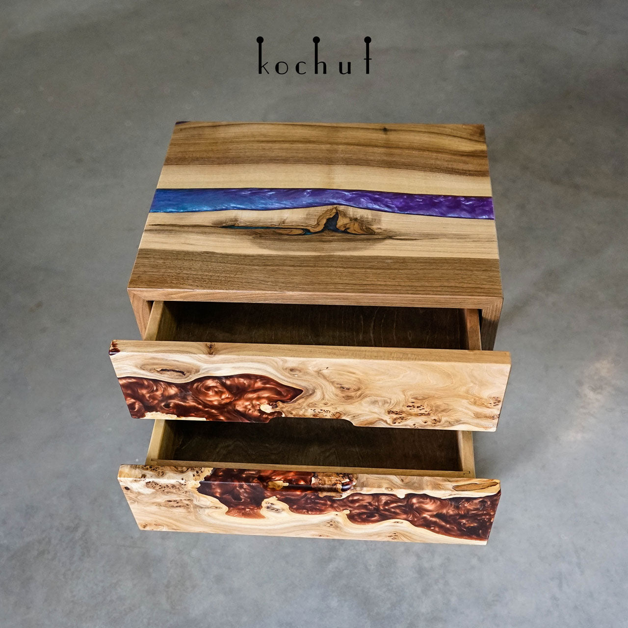 Nevada — Nachttisch aus Holz und Epoxidharz
