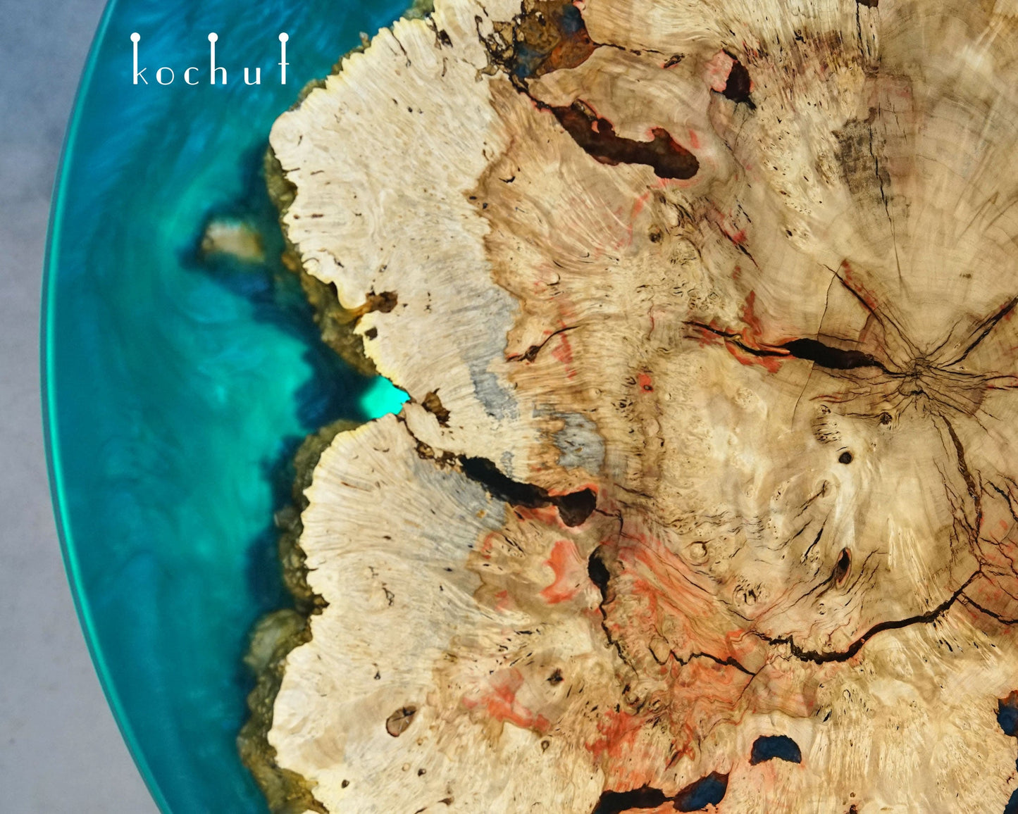 Madeira — Esstisch aus Holz und Epoxidharz