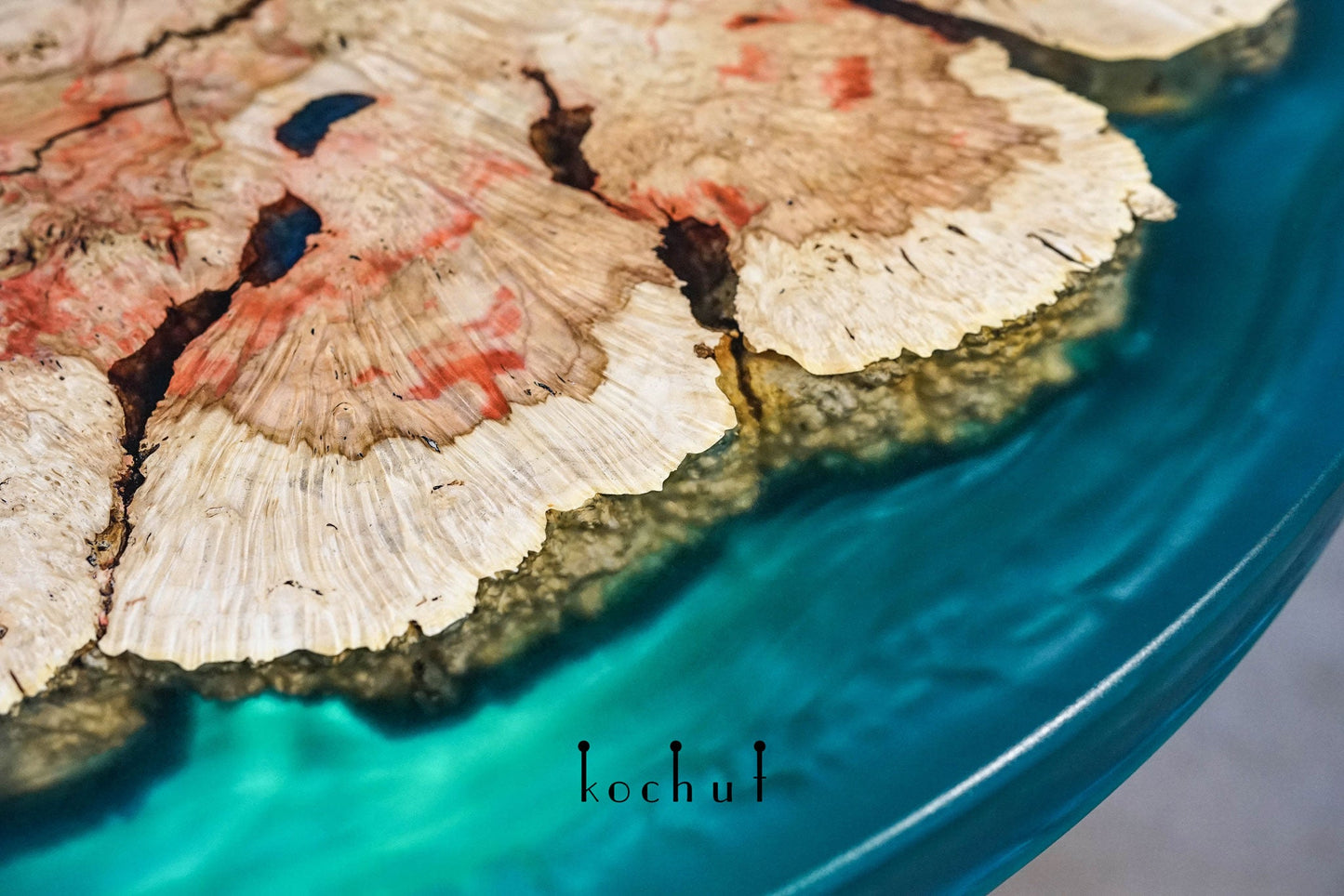 Madeira — Esstisch aus Holz und Epoxidharz
