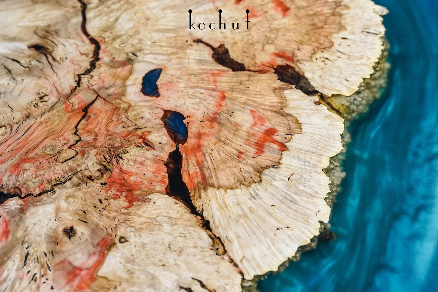 Madeira — Esstisch aus Holz und Epoxidharz