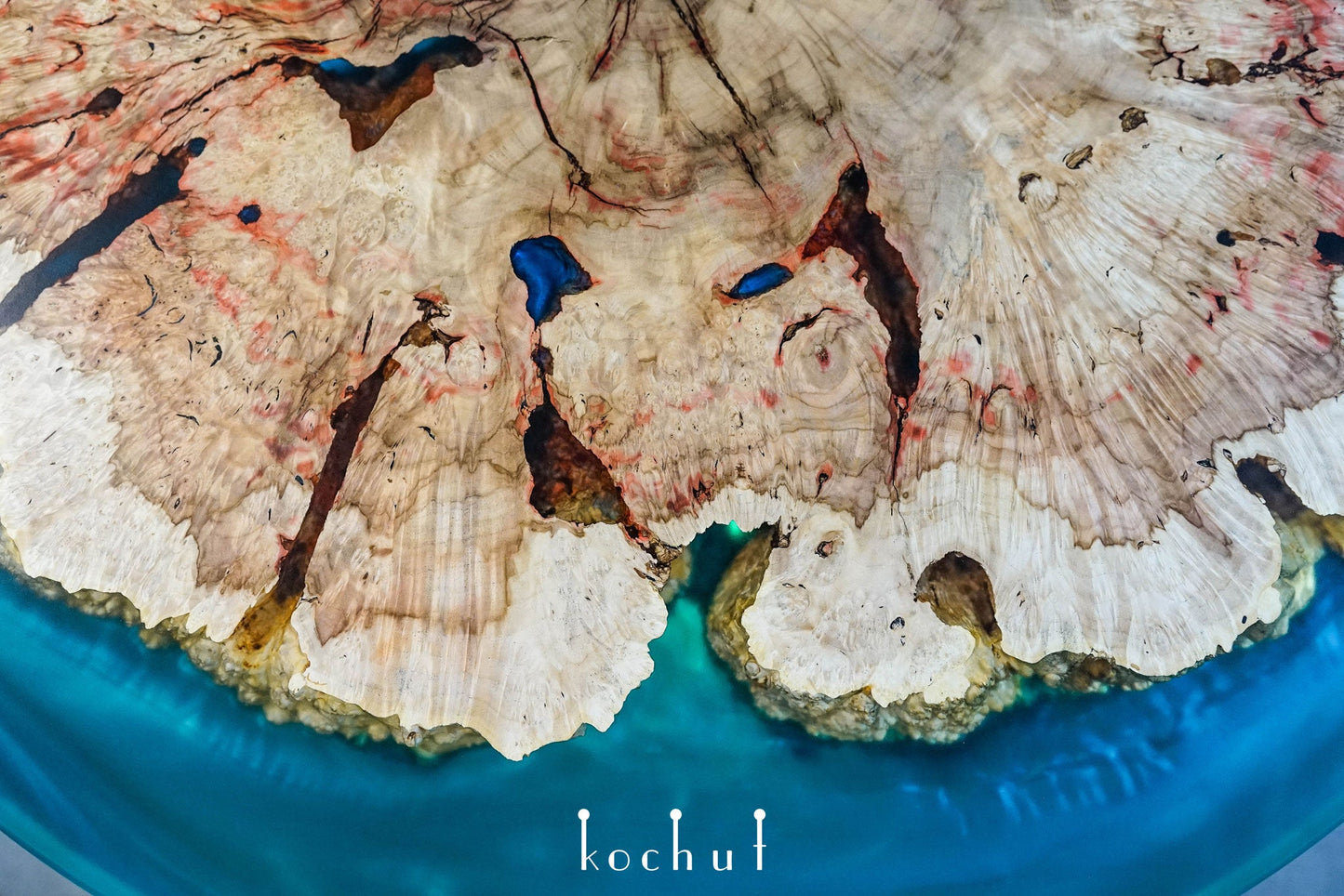 Madeira — Esstisch aus Holz und Epoxidharz