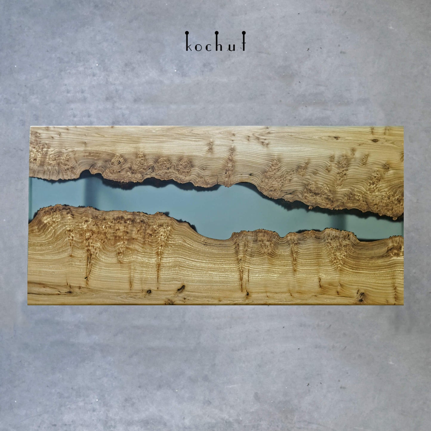 Ramses — Esstisch aus Holz und Epoxidharz