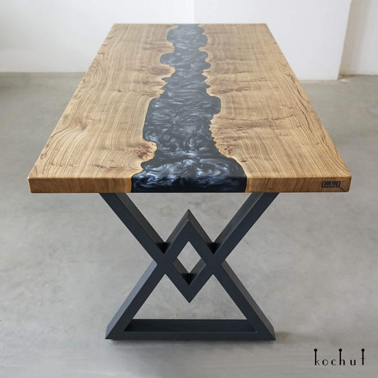 Shizen — Esstisch aus Holz und Epoxidharz