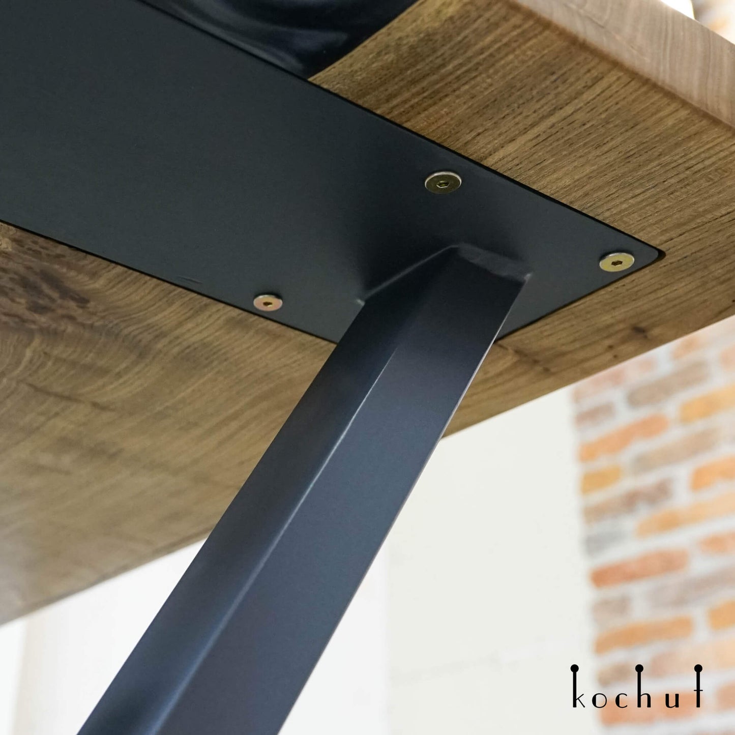 Shizen — Esstisch aus Holz und Epoxidharz