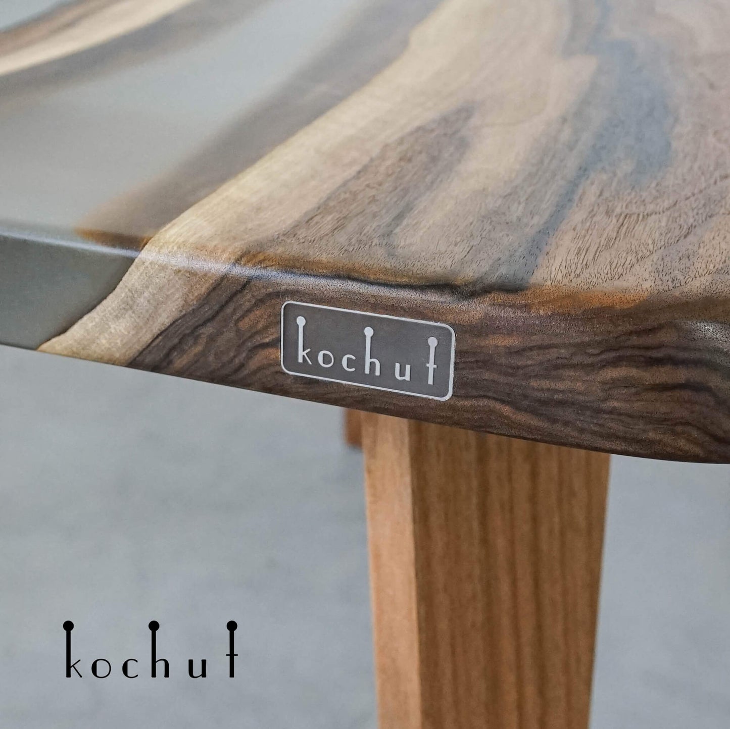 Dämmerungsnebel — Holz- und Epoxidharz-Couchtisch