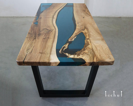 Lazurit — Esstisch aus Holz und Epoxidharz