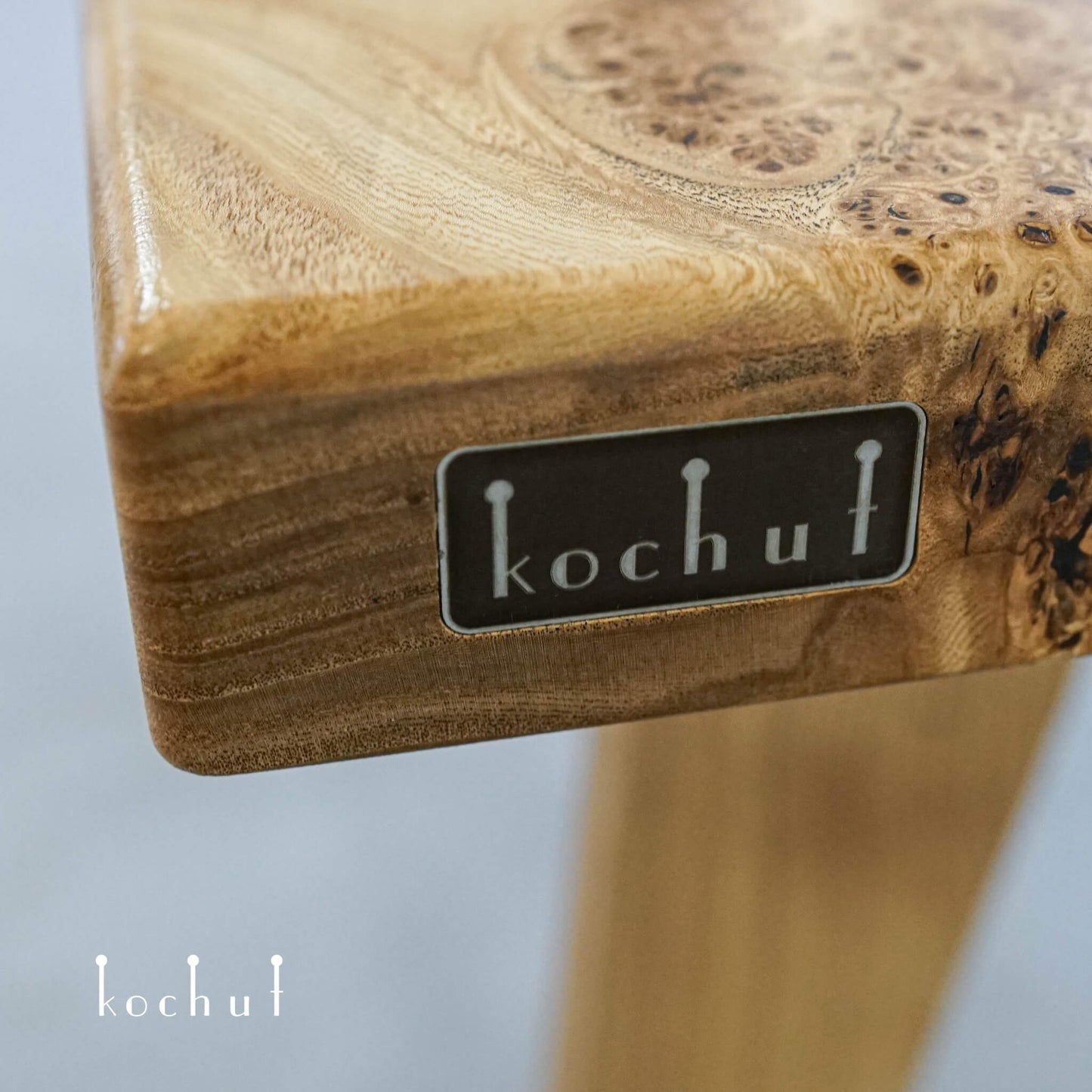 Navajo — Esstisch aus Holz und Epoxidharz