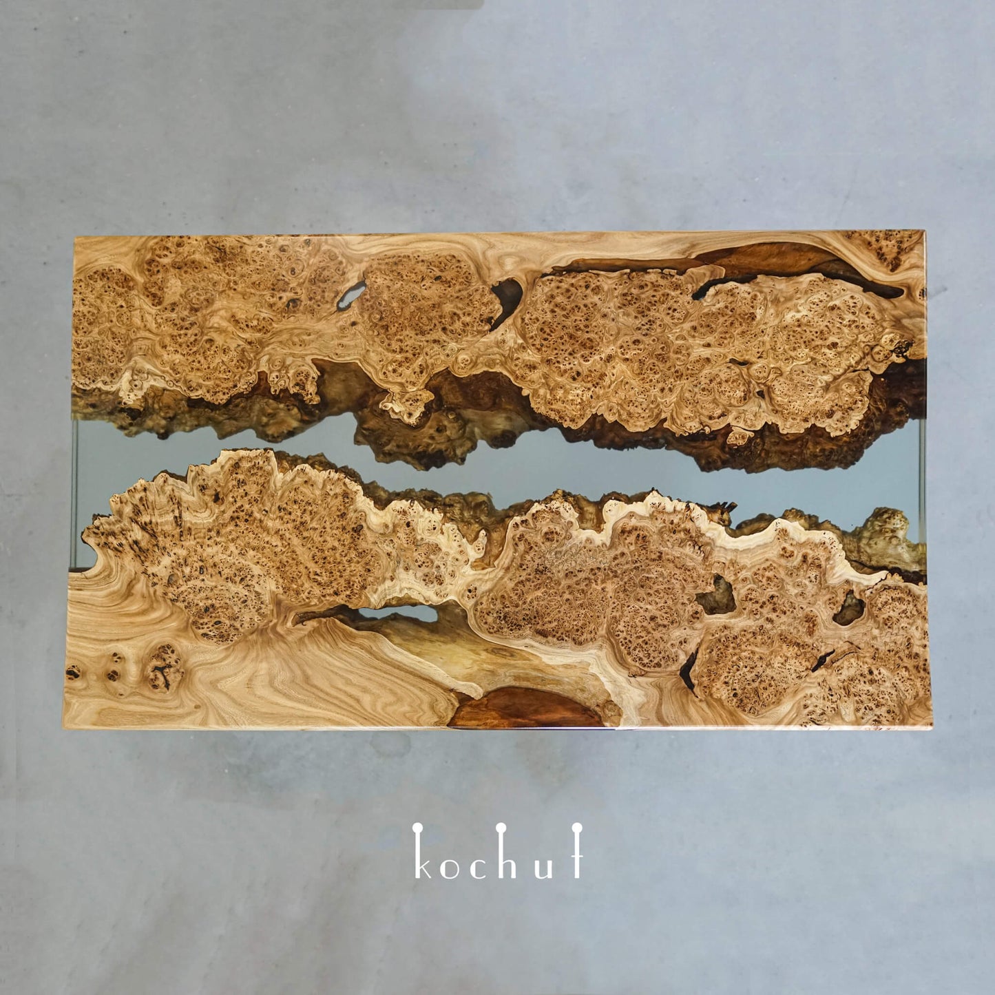 Navajo — Esstisch aus Holz und Epoxidharz