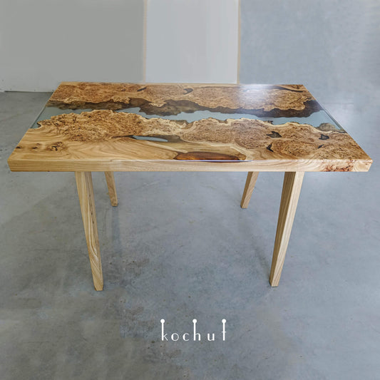 Navajo — Esstisch aus Holz und Epoxidharz