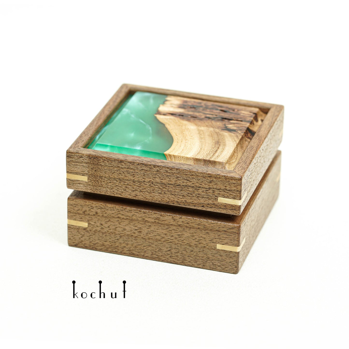 Relictium — Holzkiste mit Epoxidharz