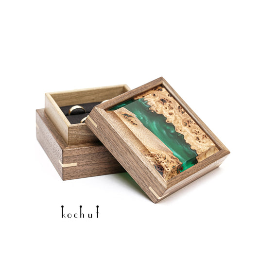 Relictium — Holzkiste mit Epoxidharz