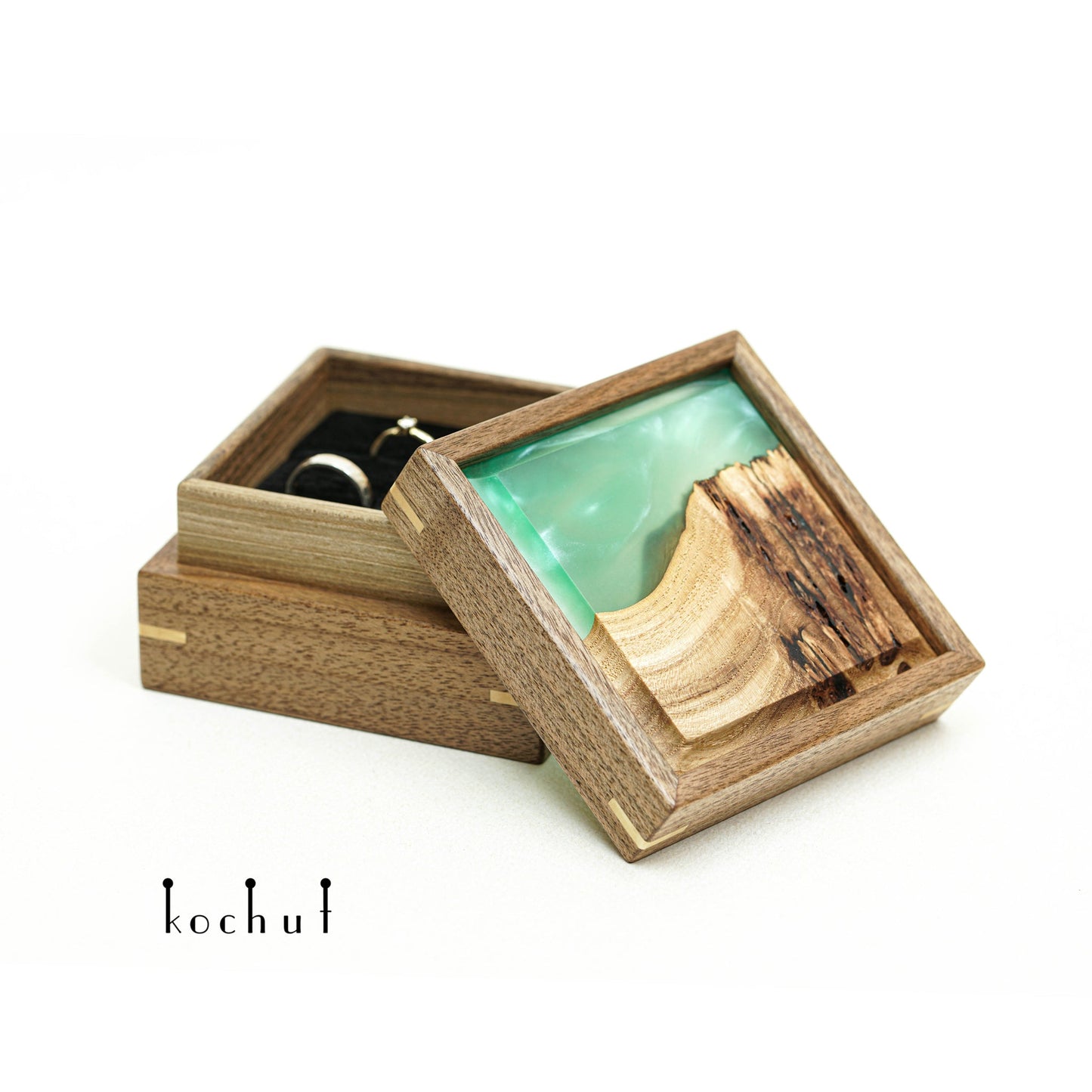 Relictium — Holzkiste mit Epoxidharz