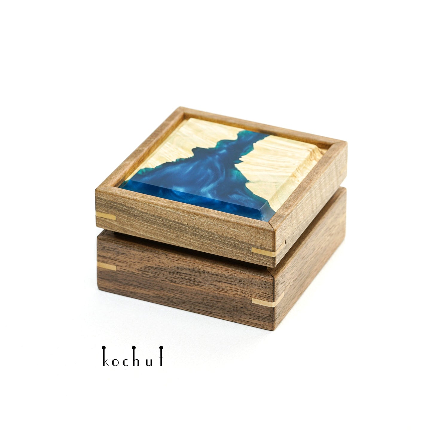 Relictium — Box aus Walnuss, Ahorn und Epoxidharz