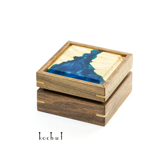 Relictium — Box aus Walnuss, Ahorn und Epoxidharz