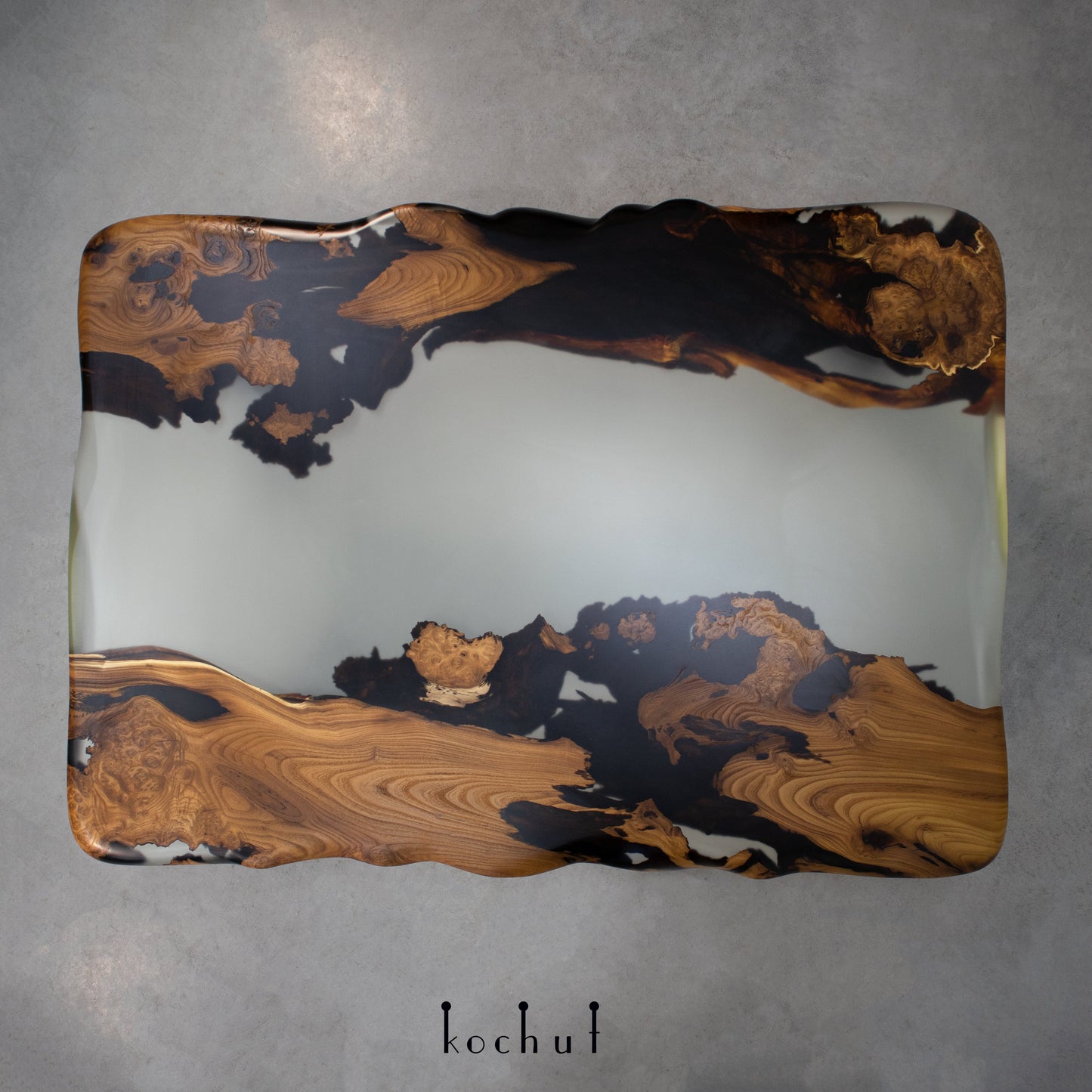 Dionysus — Holz- und Epoxidharz-Couchtisch