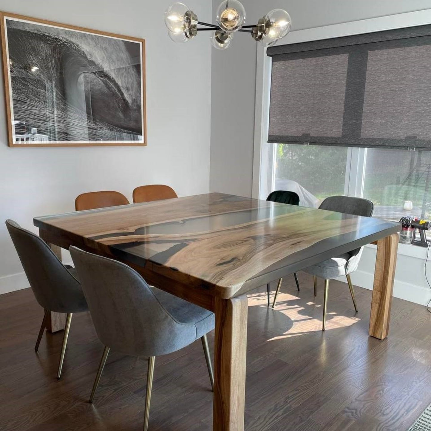 Titanium — Esstisch aus Holz und Epoxidharz