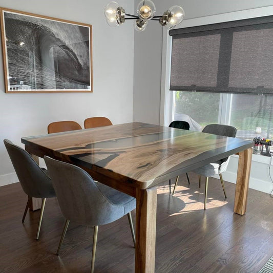 Titanium — Esstisch aus Holz und Epoxidharz